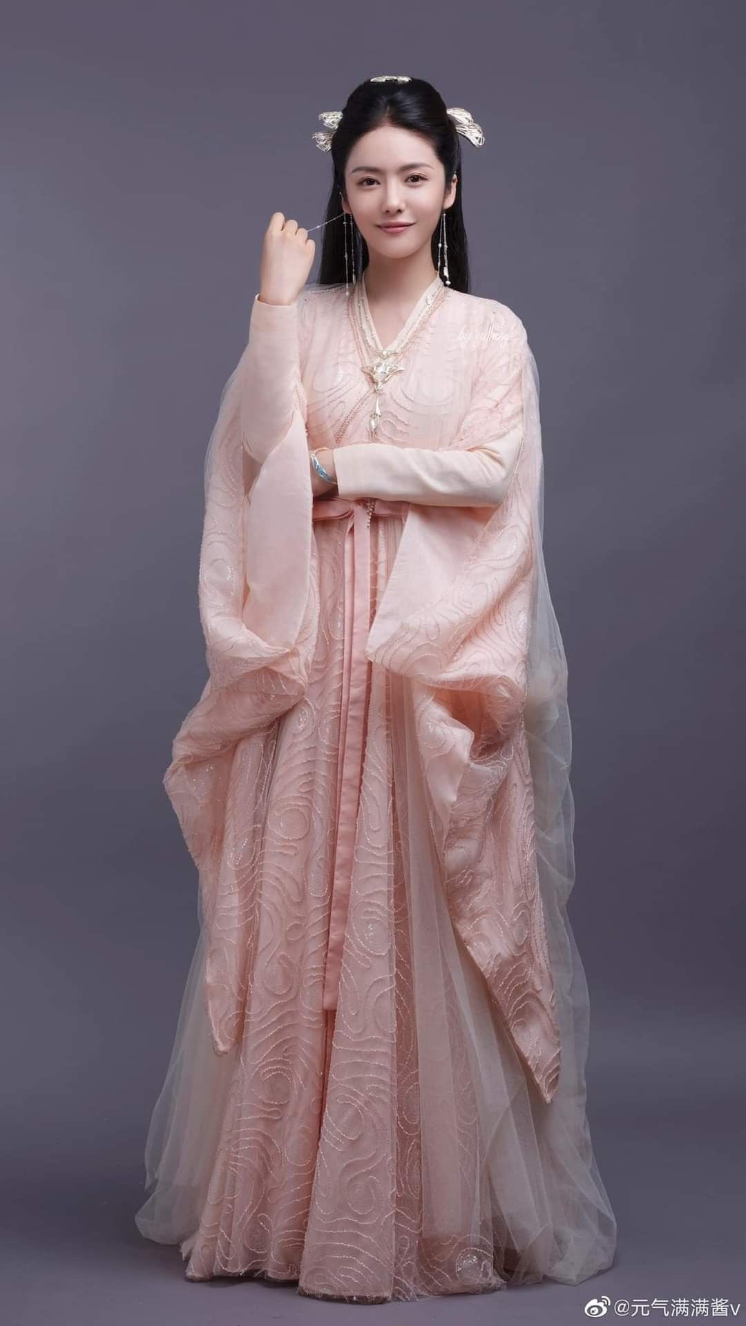 The Enchanting Journey of a Little Princess in Her Hanfu Shoes The Enchanting Journey of a Little Princess in Her Hanfu Shoes