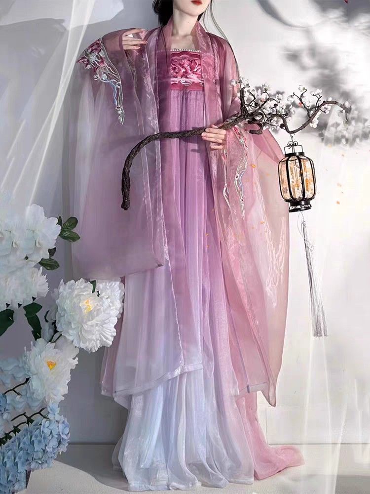 The Enchantment of the Horseface Skirt:The Allure of Zui Yu Duo The Enchantment of the Horseface Skirt:The Allure of Zui Yu Duo