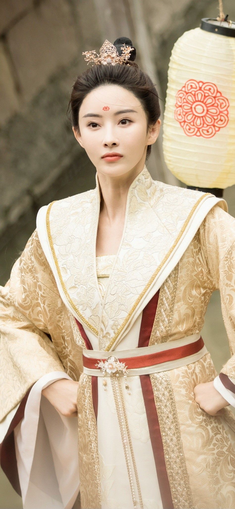 The Splendor of Traditional Accessories in Hanfu Style:A Closer Look at the Elegant妆銮 of Daqiao The Splendor of Traditional Accessories in Hanfu Style:A Closer Look at the Elegant妆銮 of Daqiao