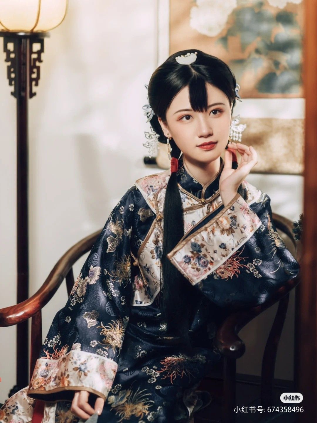 Embracing Age in a 50-Year-Old Cheongsam:A Journey Through Time and Tradition Embracing Age in a 50-Year-Old Cheongsam:A Journey Through Time and Tradition