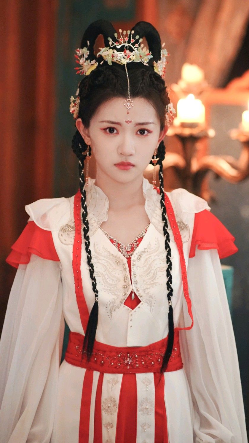 Elegant Golden Silk Cheongsam A Long and Luxurious Tradition Elegant Golden Silk Cheongsam A Long and Luxurious Tradition