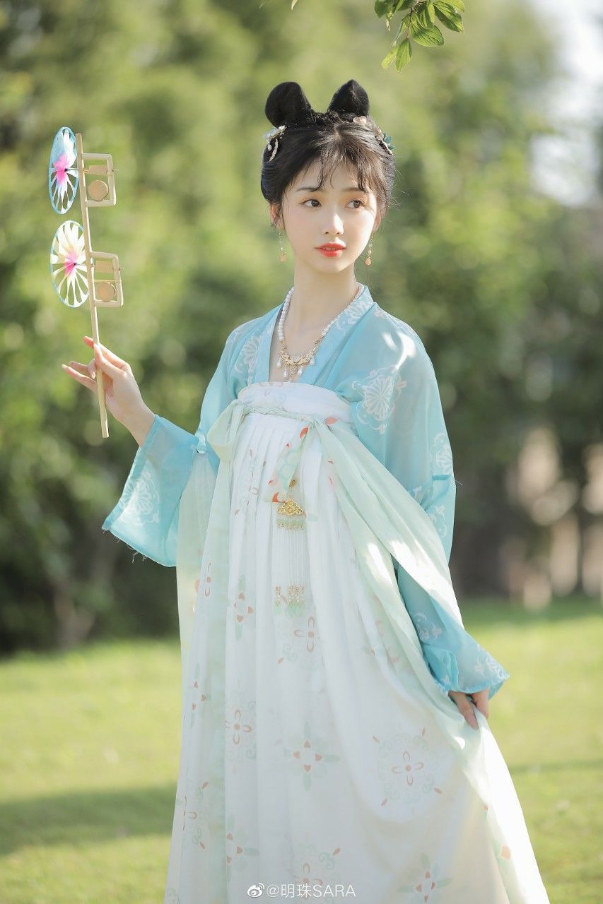 Authentic Hanfu Fashion for Kids:Embracing Traditional Elegance for Children Age 10 to 13