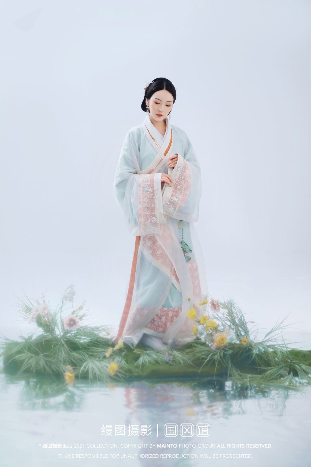 The Splendor of Tang Dynasty:A Girl Child in Traditional Hanfu Costume