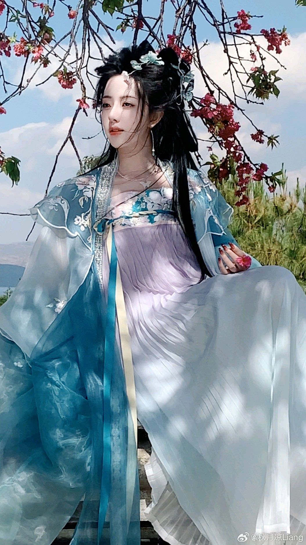 Summer Elegance:A Girl Babys Hanfu Dress in Bloom Summer Elegance:A Girl Babys Hanfu Dress in Bloom