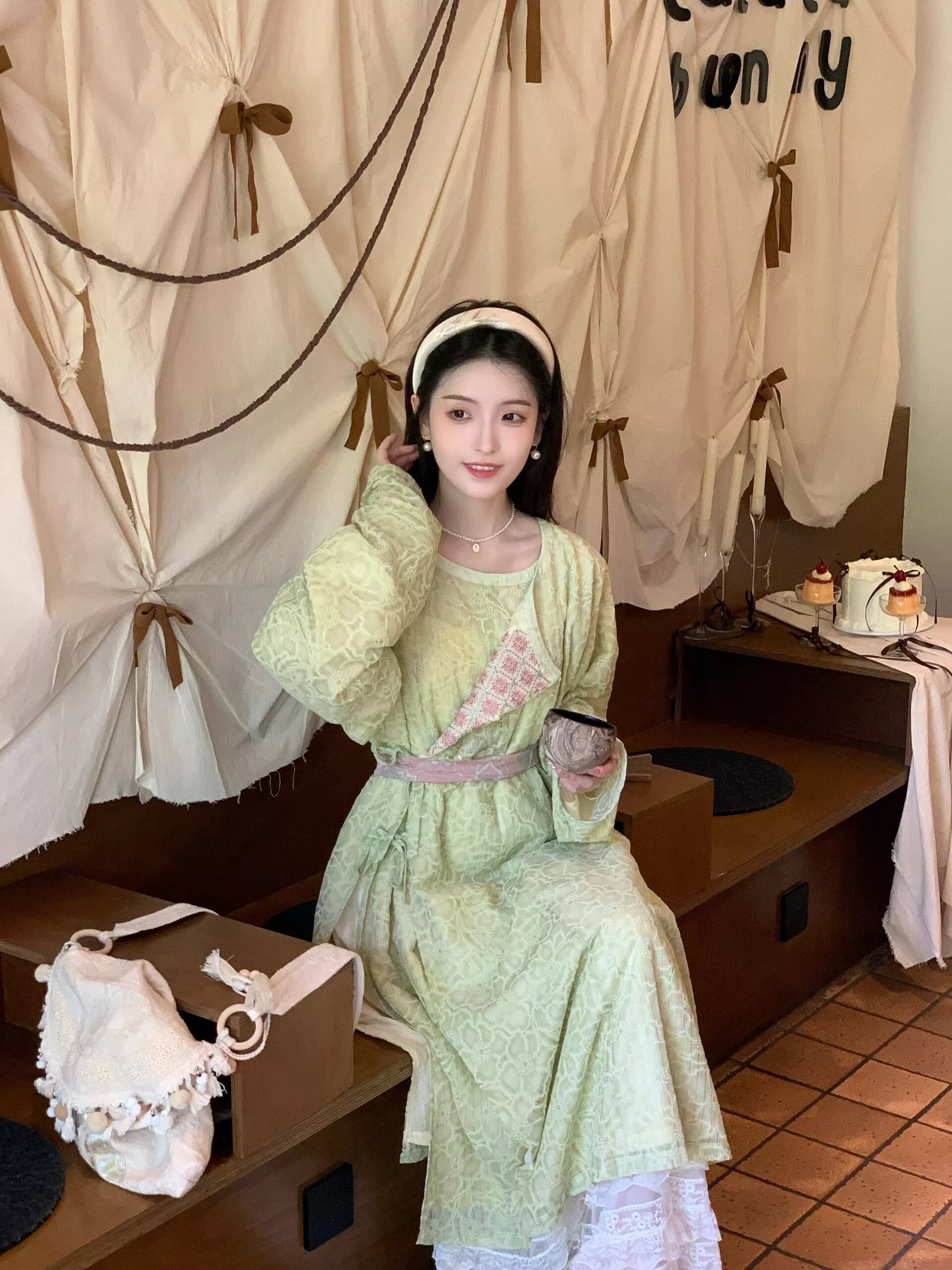 Embracing the Charm of Short-Stature Cheongsam:A Tale of a 155cm Micro-Curvier Beauty Embracing the Charm of Short-Stature Cheongsam:A Tale of a 155cm Micro-Curvier Beauty