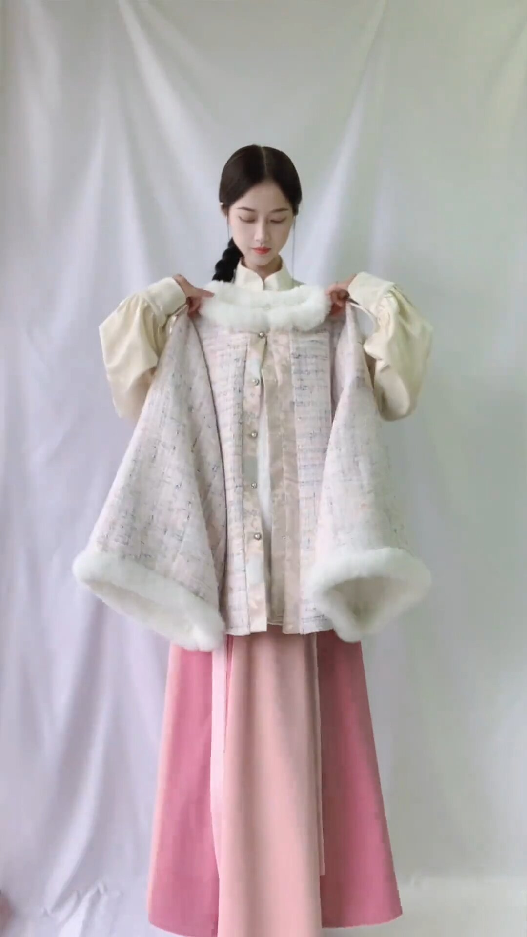 Summer Splendor:The Enchanting Journey of Hanfu Fashion for Fairy-like Women on the Street Summer Splendor:The Enchanting Journey of Hanfu Fashion for Fairy-like Women on the Street