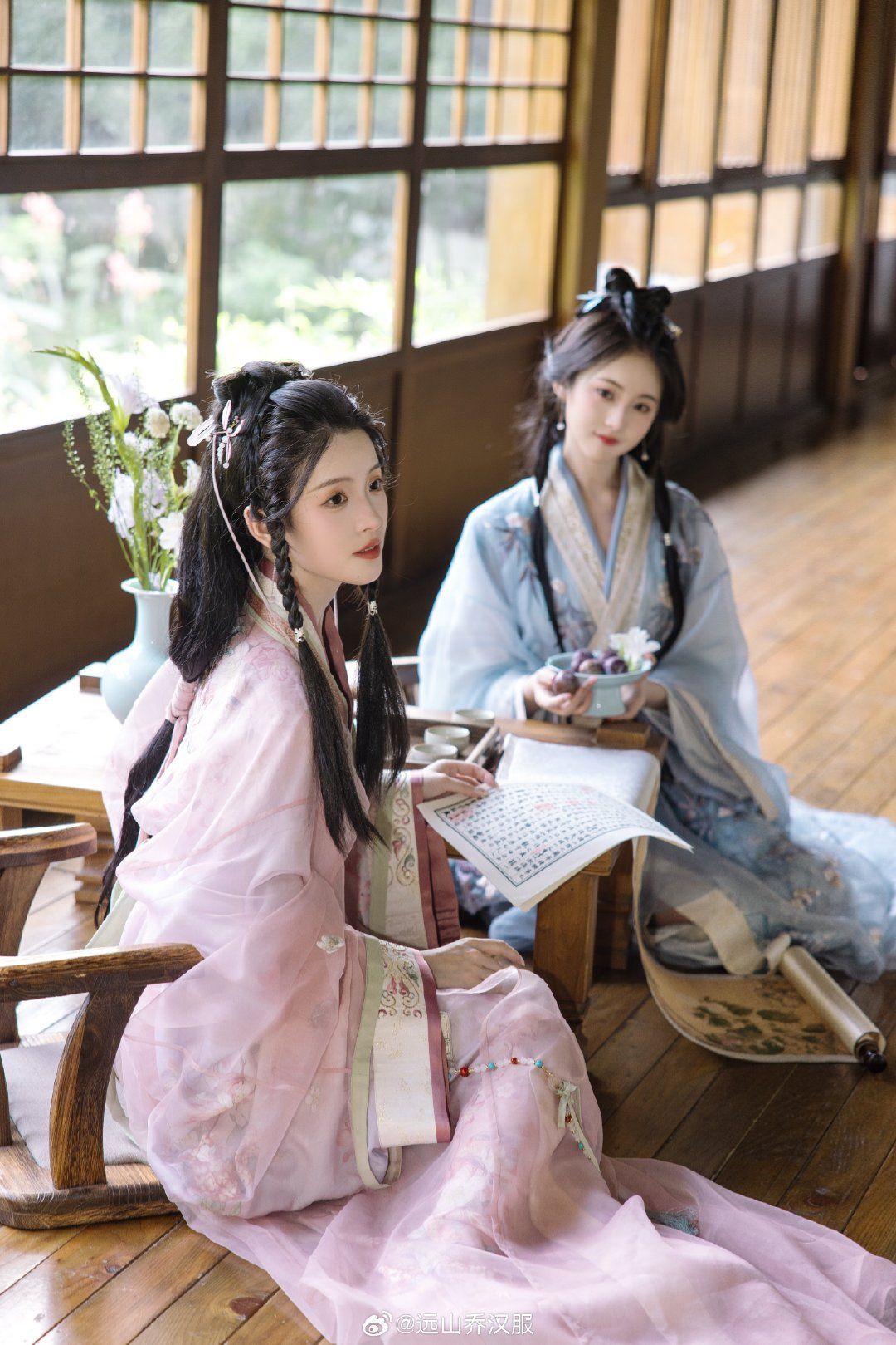 Blue Hair Combs in Traditional Hanfu Fashion:A Cultural Exploration Blue Hair Combs in Traditional Hanfu Fashion:A Cultural Exploration