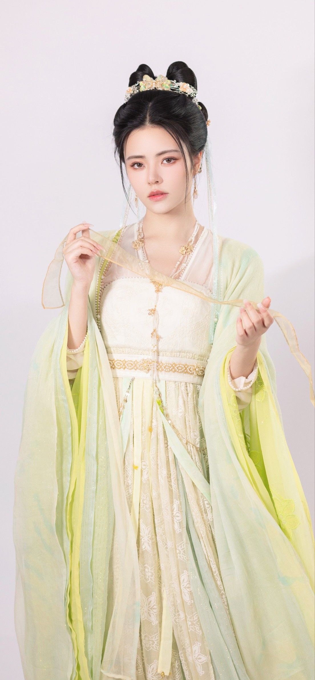 The Elegance of White Cheongsam:A Journey Through the World of Qipao纱 The Elegance of White Cheongsam:A Journey Through the World of Qipao纱