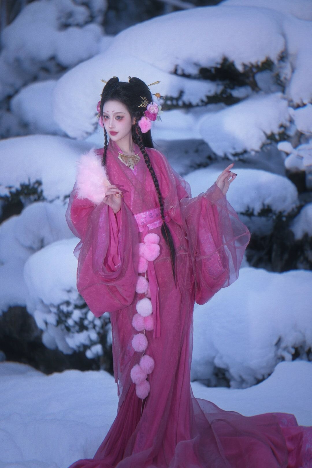 The Revival of Skirt-Style Hanfu for the 30-to 40-Year-Old Fashionistas The Revival of Skirt-Style Hanfu for the 30-to 40-Year-Old Fashionistas