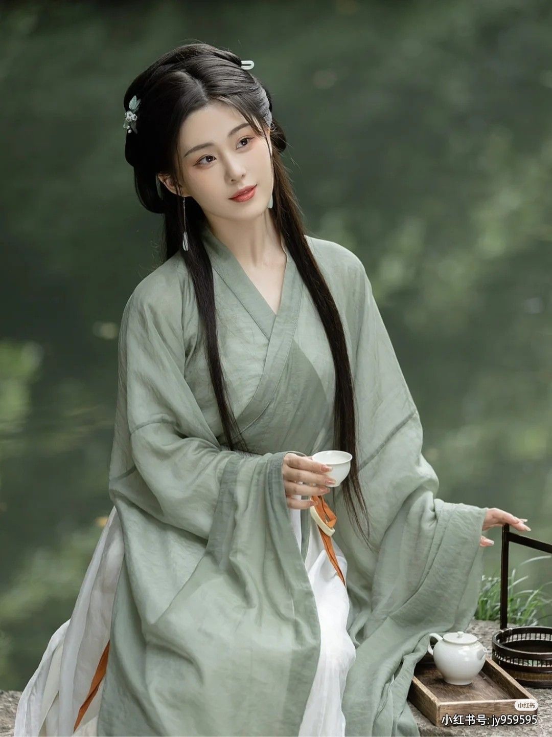 The Splendor of Traditional Chinese Clothing:The Drawing of Spring in Hanfu Fashion The Splendor of Traditional Chinese Clothing:The Drawing of Spring in Hanfu Fashion