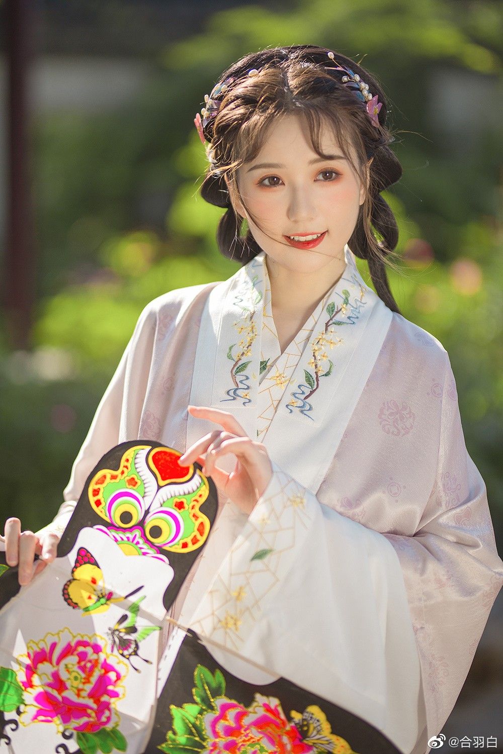 Embracing a New Era:Youthful金丝绒Cheongsam Style