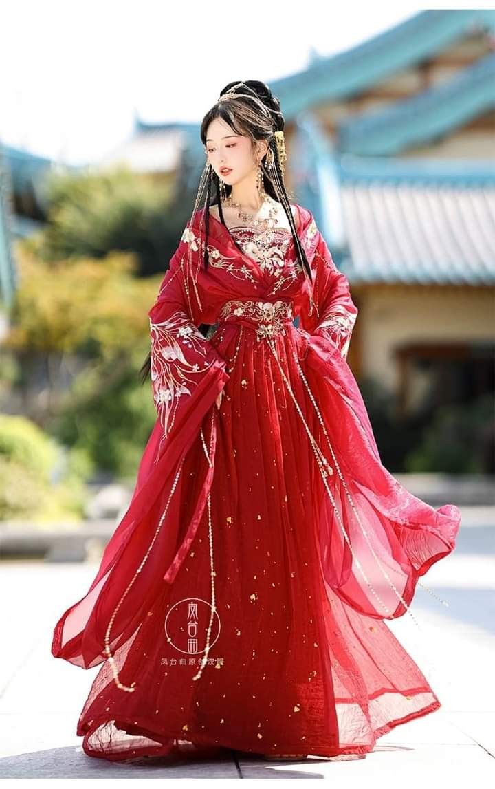 Embracing the Short and Big-Size Cheongsam:A Fashion Revolution Embracing the Short and Big-Size Cheongsam:A Fashion Revolution
