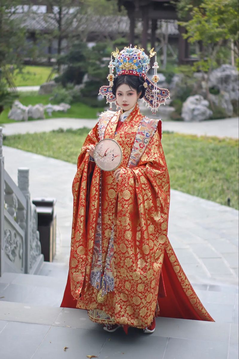 Cloud-Veiled Splendor:Original Hanfu Fashion of Yunmu Jinse Cloud-Veiled Splendor:Original Hanfu Fashion of Yunmu Jinse