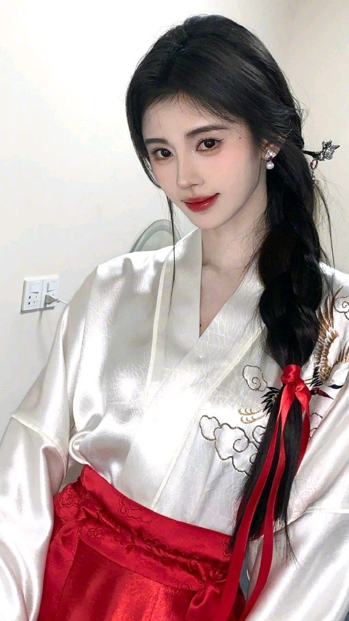 Red Cheongsam with Square Collar:A Classic Beauty in Traditional Chinese Fashion Red Cheongsam with Square Collar:A Classic Beauty in Traditional Chinese Fashion