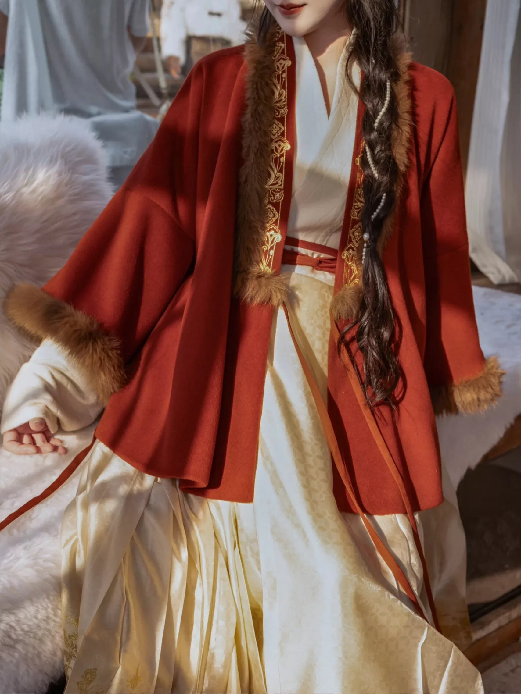 Flying to the Sky:Exploring Dunhuangs Unique Hanfu Fashion with Exotic Ethnic Elements Flying to the Sky:Exploring Dunhuangs Unique Hanfu Fashion with Exotic Ethnic Elements