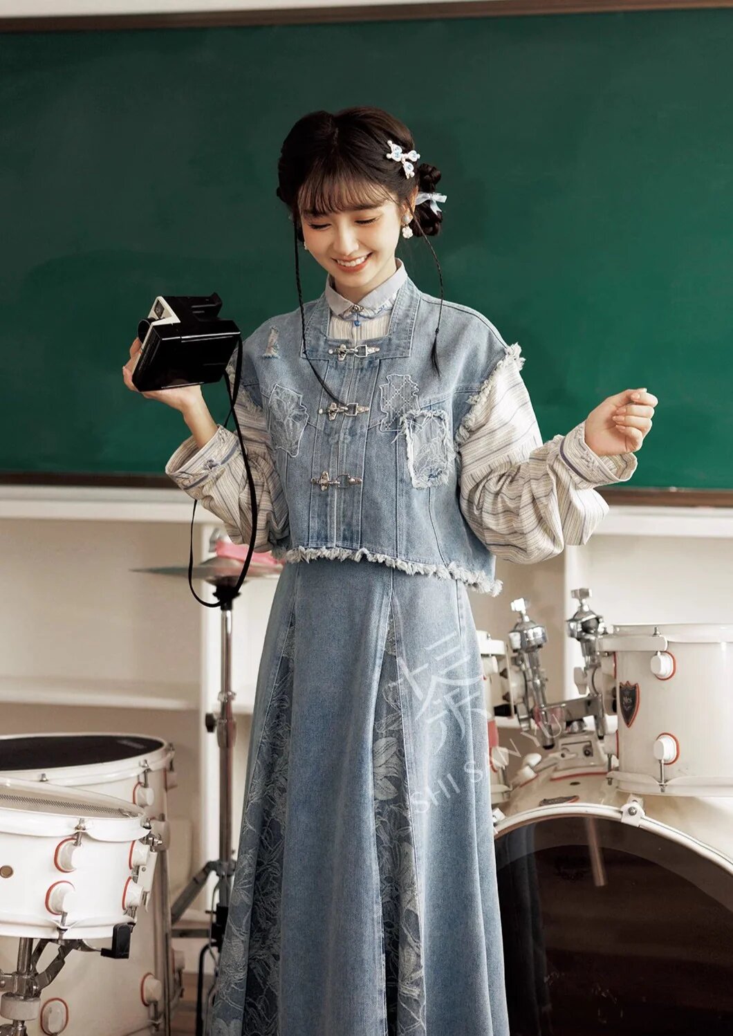 Embracing the Elegance of Modern Chinese Qipao:A Journey in Fashionable Revival Embracing the Elegance of Modern Chinese Qipao:A Journey in Fashionable Revival