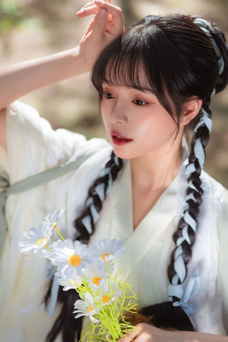 New Chinese Style of Cheongsam for the Chinese New Year Celebration New Chinese Style of Cheongsam for the Chinese New Year Celebration