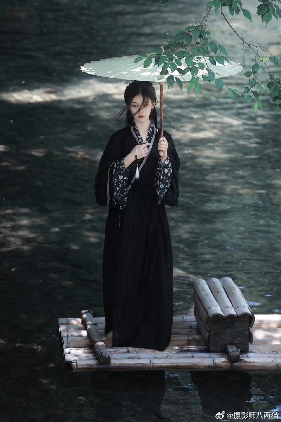 Ancient Charm of Embroidered Shoes for Girls:The Splendor of Chinese Hanfu Fashion Ancient Charm of Embroidered Shoes for Girls:The Splendor of Chinese Hanfu Fashion