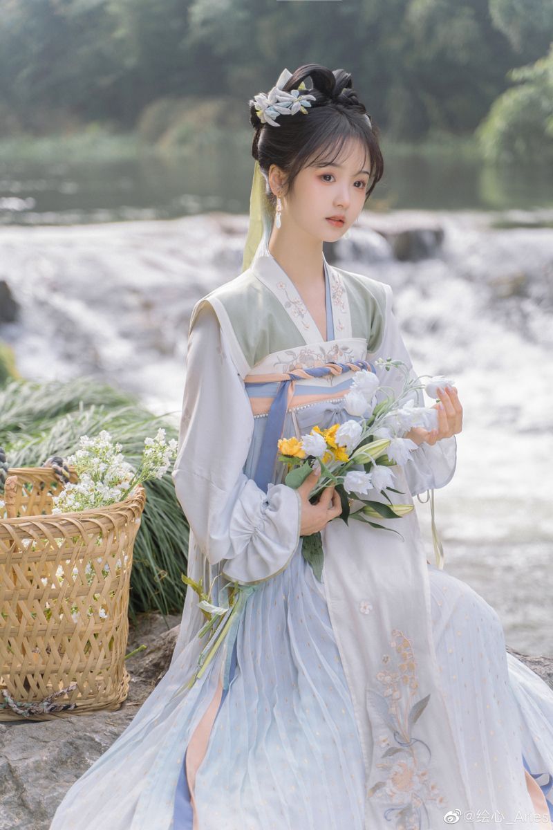 The Story of a Joyful Mother-in-Laws Journey with Acetic Cheongsam The Story of a Joyful Mother-in-Laws Journey with Acetic Cheongsam