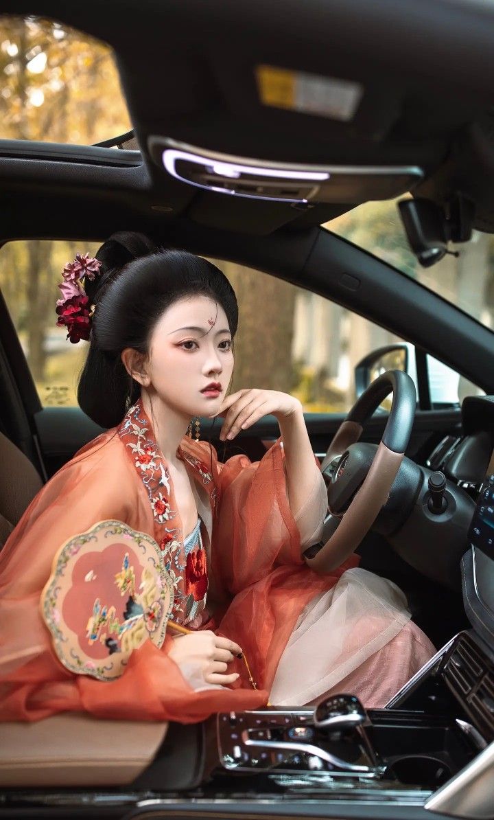 Maternal-Child Fashion in Summer:The Revival of Hanfu Costumes for Mother-Daughter Duo