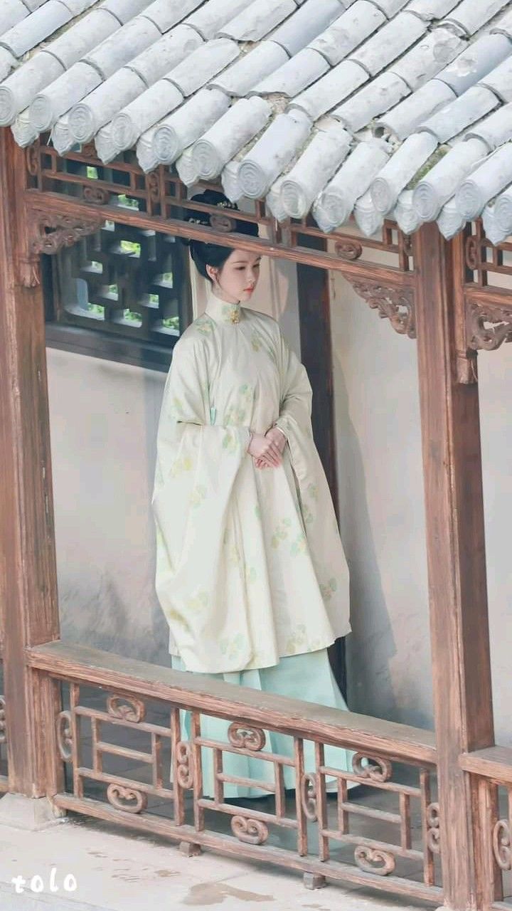 Eight-Year-Old Girls Journey with Traditional Hanfu Shoes Eight-Year-Old Girls Journey with Traditional Hanfu Shoes