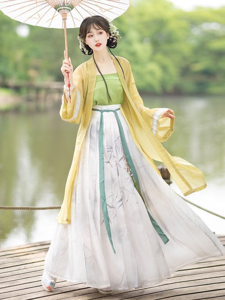 The Cultural Significance of Douli:Traditional Costume Accessory of Hanfu The Cultural Significance of Douli:Traditional Costume Accessory of Hanfu