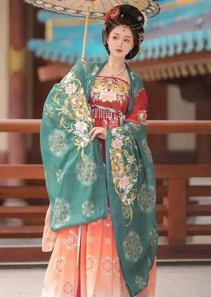 The Perfect Pairing of Cheongsam and High-heeled Shoes The Perfect Pairing of Cheongsam and High-heeled Shoes