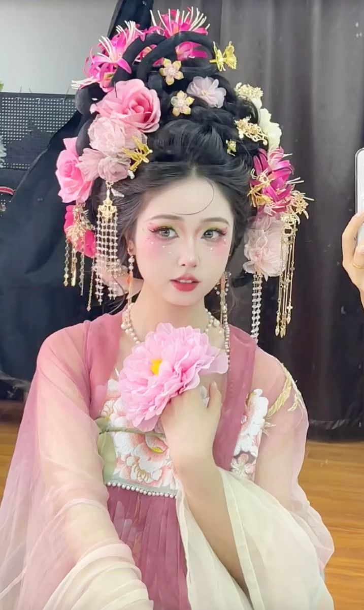 A Review on the Stylishness of Cotton-Lined Hanfu Dress with Skirt A Review on the Stylishness of Cotton-Lined Hanfu Dress with Skirt