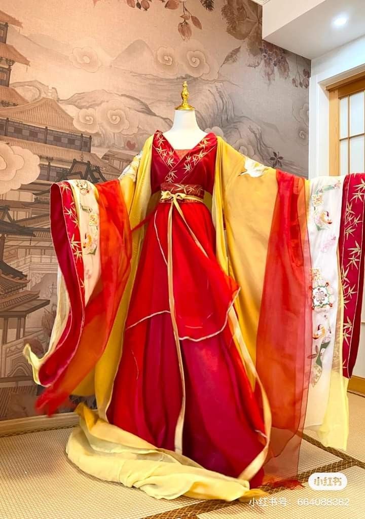 Enhanced V-neck Cheongsam:A Modern Evolution of Traditional Elegance