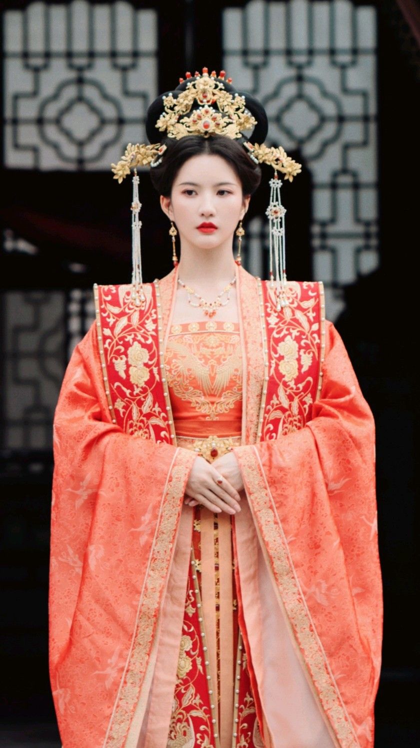The Yellow Hanfu Woman:A Glimpse into Traditional Chinese Elegance The Yellow Hanfu Woman:A Glimpse into Traditional Chinese Elegance