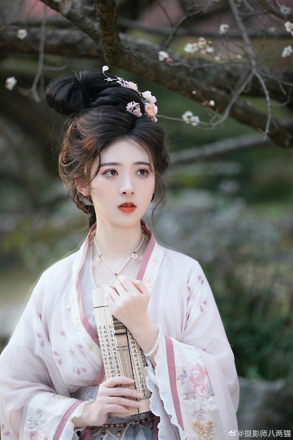 Reinventing Qipao:Modern Chinese Fashion in Autumn and Winter Reinventing Qipao:Modern Chinese Fashion in Autumn and Winter