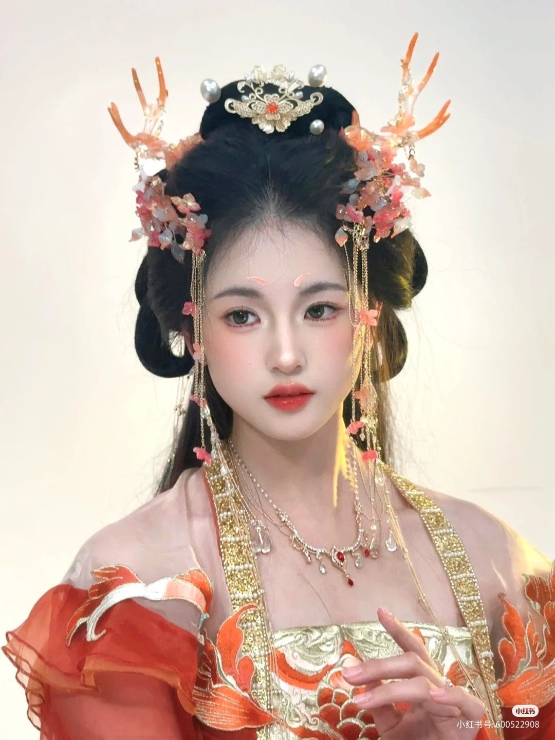 The Fusion of Miao Silver and Hanfu:A Cultural Journey in Traditional Elegance The Fusion of Miao Silver and Hanfu:A Cultural Journey in Traditional Elegance
