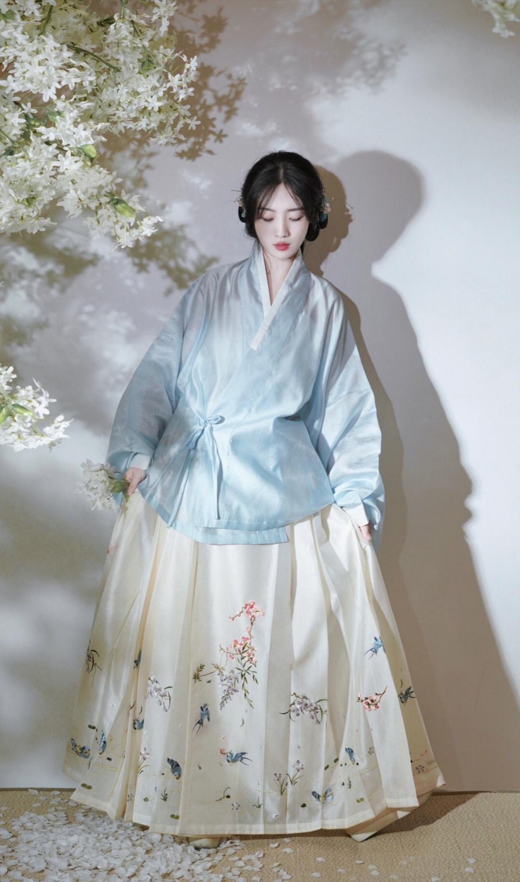 Hanfu Headdress for 10-Year-Old Girl Child:A Glimpse into Traditional Beauty Hanfu Headdress for 10-Year-Old Girl Child:A Glimpse into Traditional Beauty