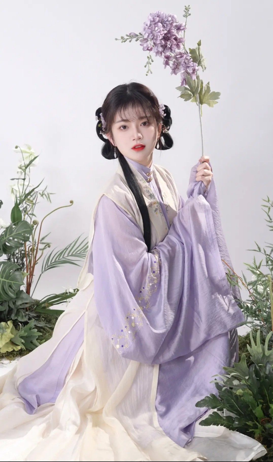 The Evolution of Traditional Chinese Hanfu Robes into Modern Ceremonial Gowns The Evolution of Traditional Chinese Hanfu Robes into Modern Ceremonial Gowns