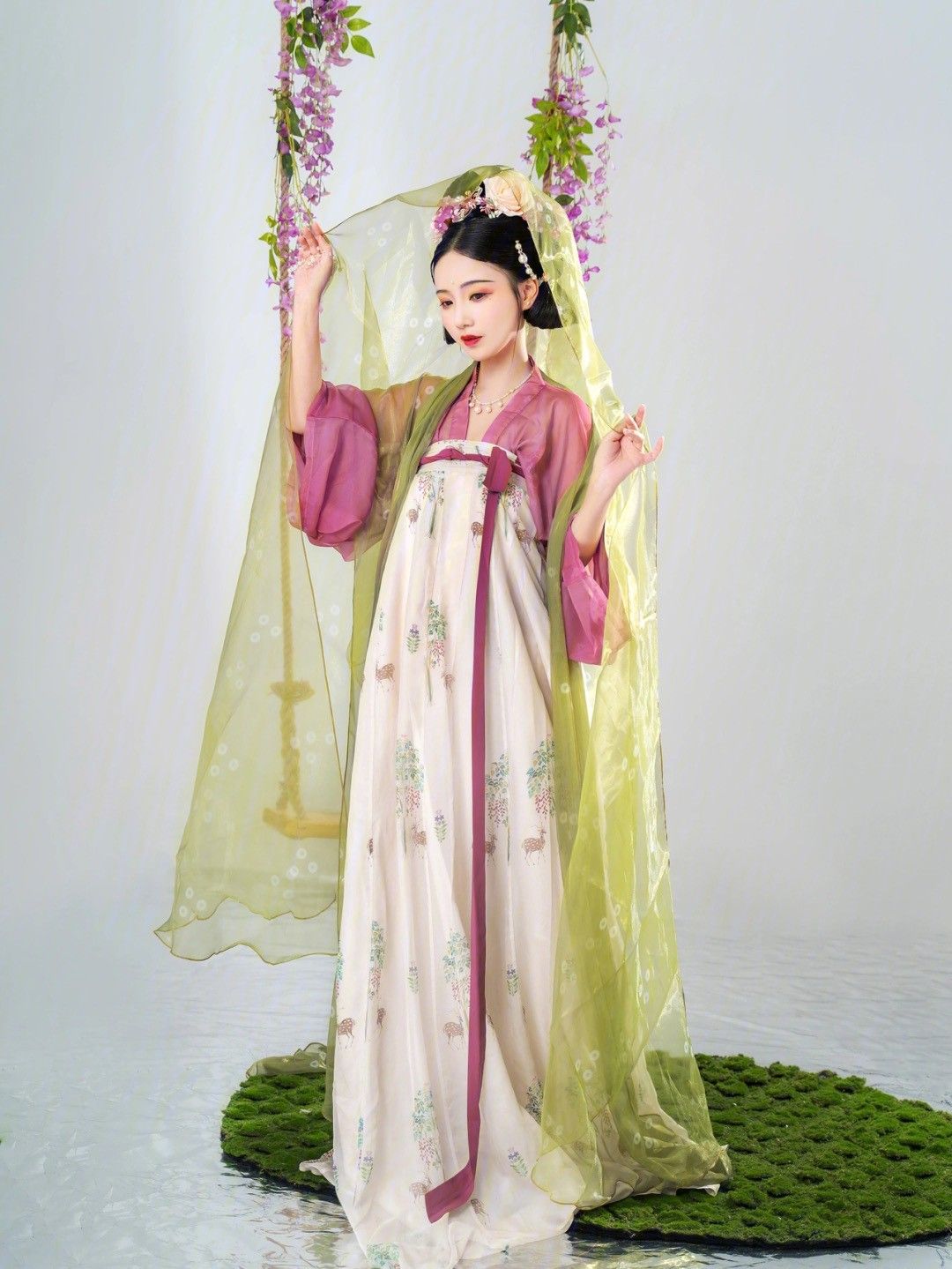 Embracing the French Style:A Mid-Length Cheongsams Elegance Embracing the French Style:A Mid-Length Cheongsams Elegance