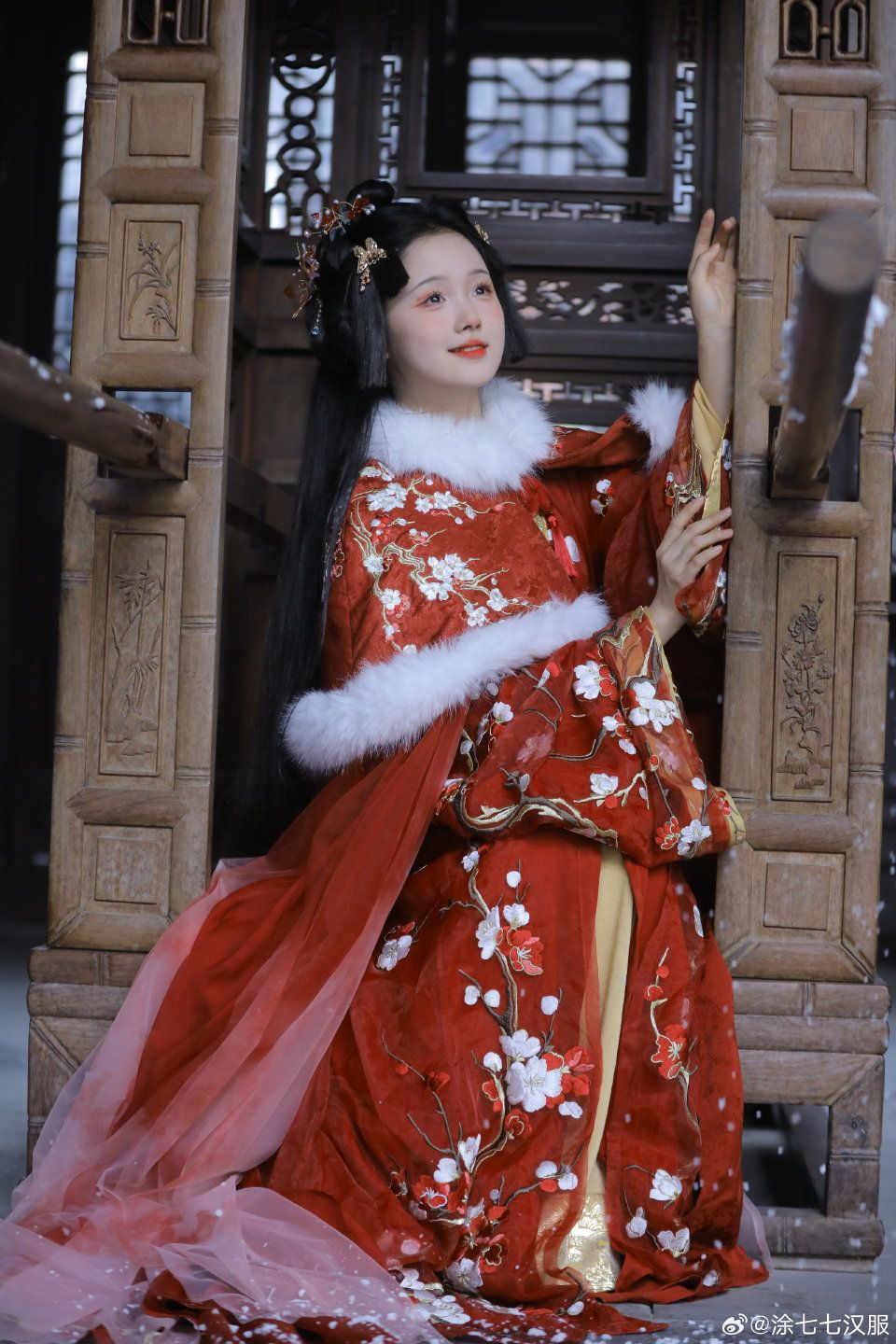 The Revival of Jin-Style Hanfu for Autumn Winter Fashion The Revival of Jin-Style Hanfu for Autumn Winter Fashion