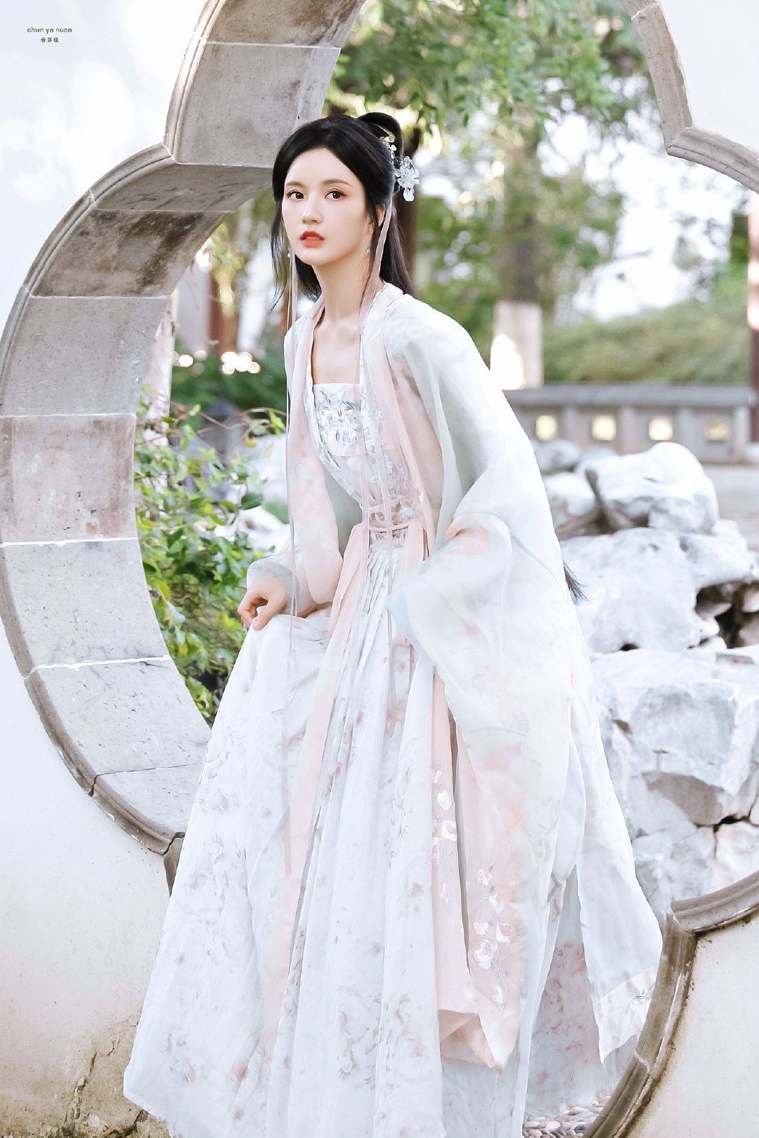 Elegant Cloud Silk Cheongsam Skirt for a Refined Fifty Elegant Cloud Silk Cheongsam Skirt for a Refined Fifty