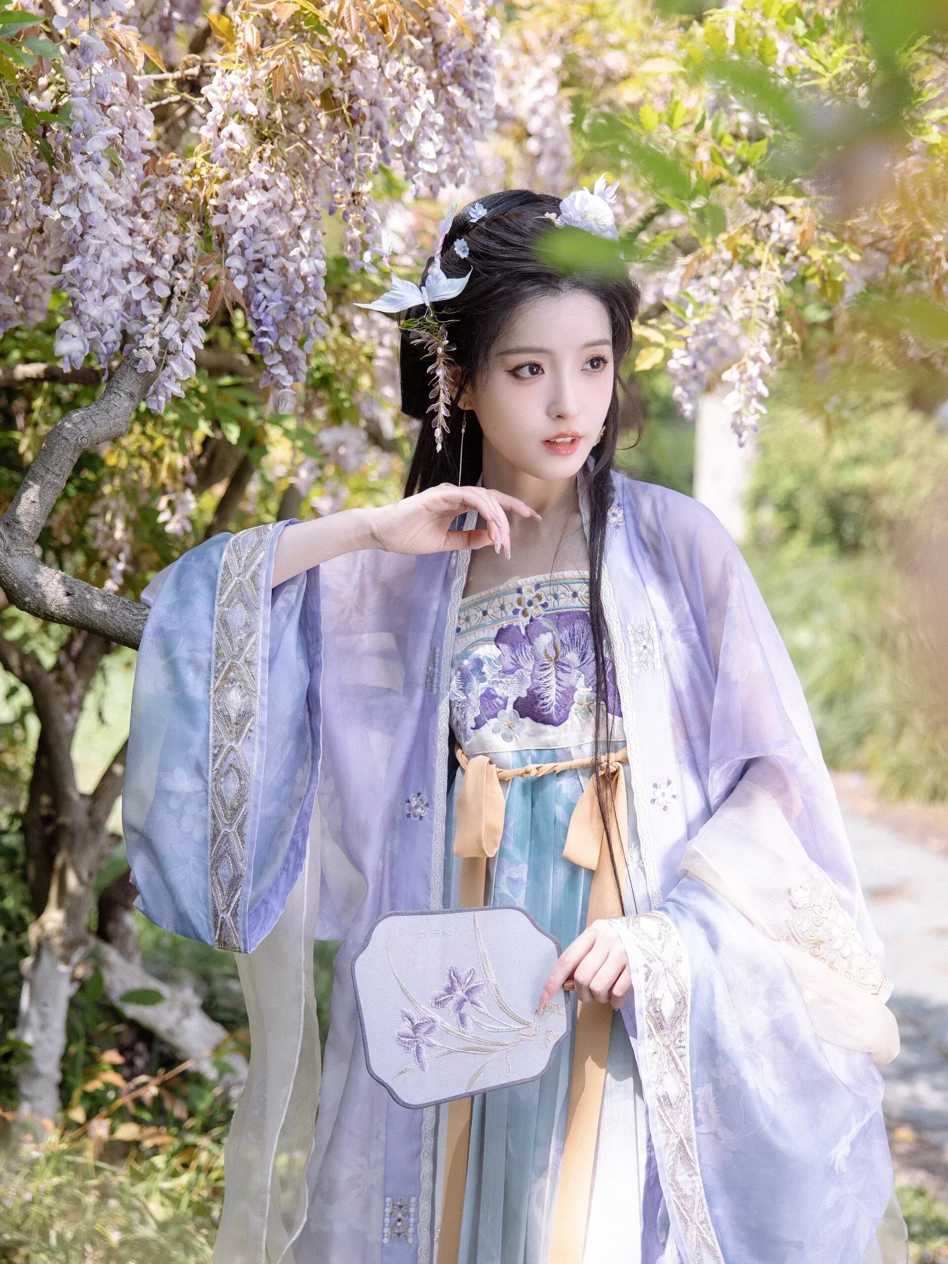 Child in Dominant Hanfu Ancient Style:The Rise of the New Generation Child in Dominant Hanfu Ancient Style:The Rise of the New Generation