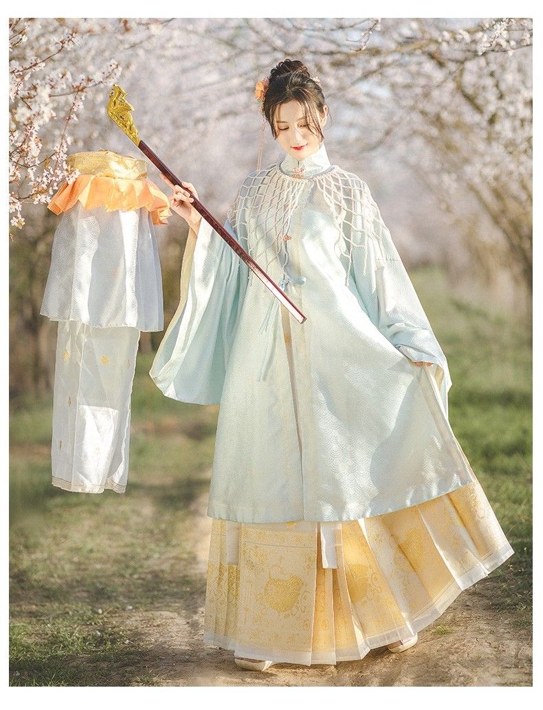 The Enchantment of Hanfu for a Nine-Year-Old Girl in the Second Grade The Enchantment of Hanfu for a Nine-Year-Old Girl in the Second Grade