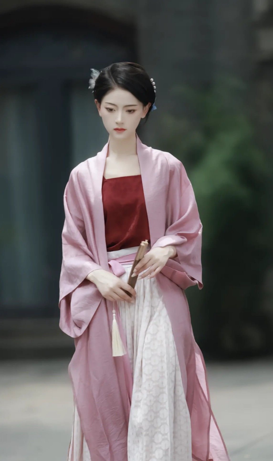 The Evolution of Traditional Chinese Bride’s Shoes in Hanfu Fashion The Evolution of Traditional Chinese Bride’s Shoes in Hanfu Fashion