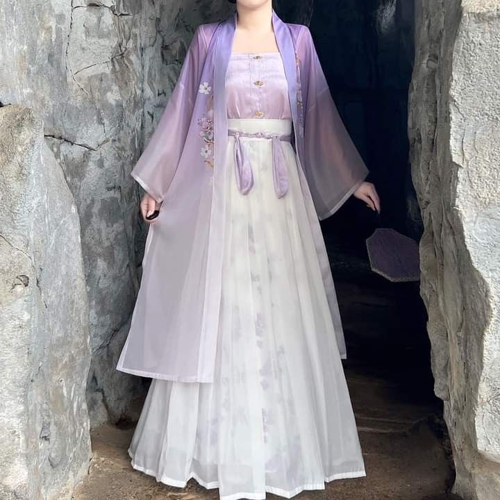 The Splendor of Spring in Jiangnan:The Cheongsams Elegance The Splendor of Spring in Jiangnan:The Cheongsams Elegance