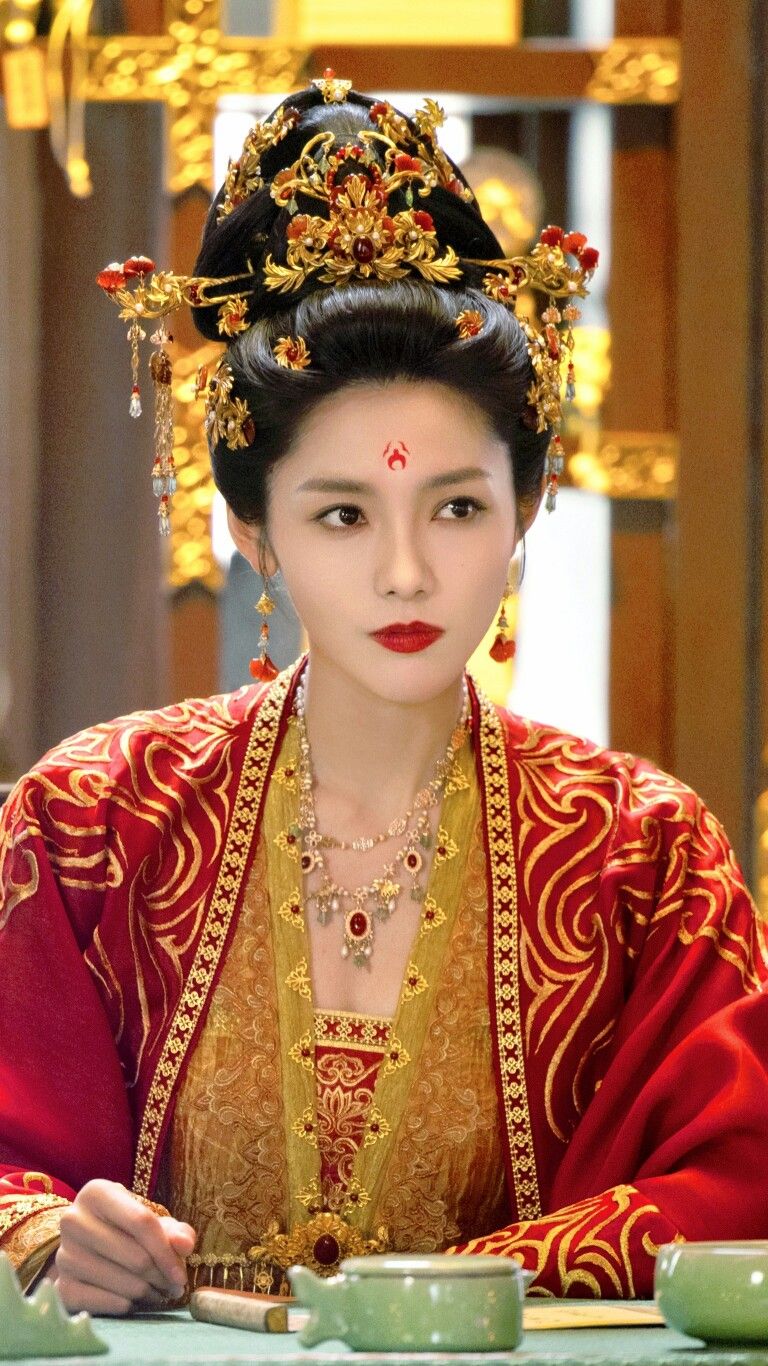 The Qipao Legacy of Madame Chiang Kai-shek:The Enigma of Soong Meiling