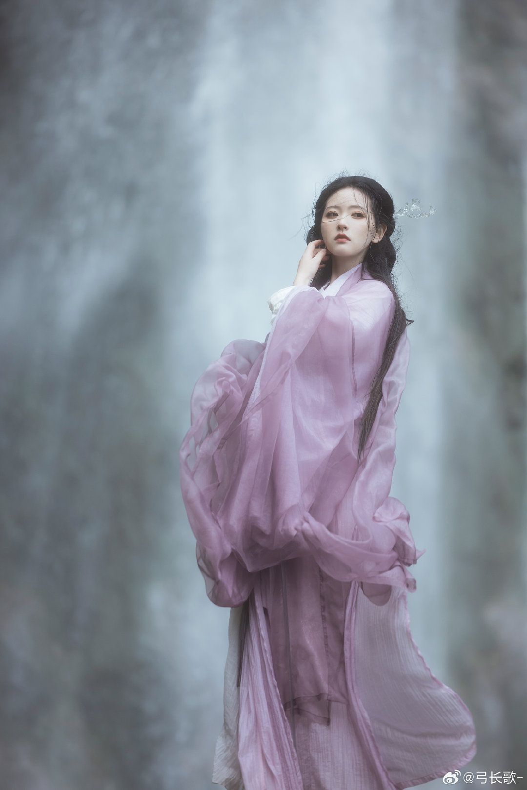 Reinventing Hanfu:The Spring Revival of Traditional Chinese Elegance