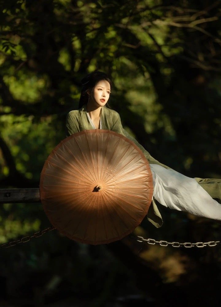 Classical Dance in Hanfu Dance Costumes:A Fairy-like Aesthetic Experience