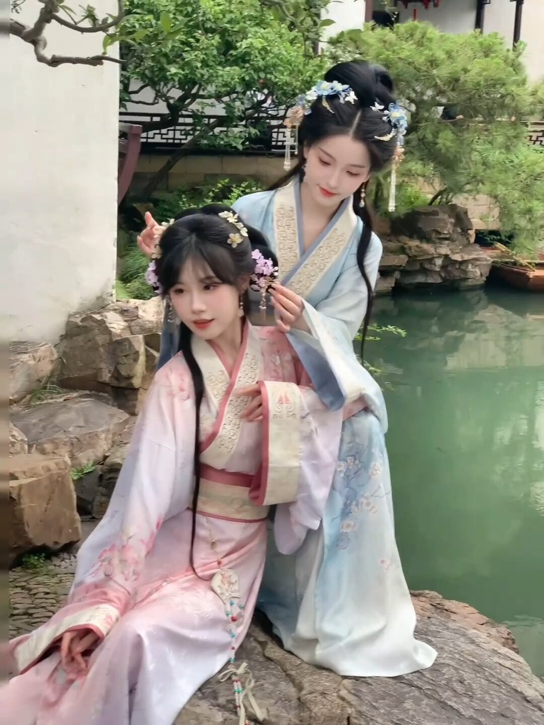 Vintage Childrens Costume Sets for Girls:A Journey into Traditional Chinese Attire