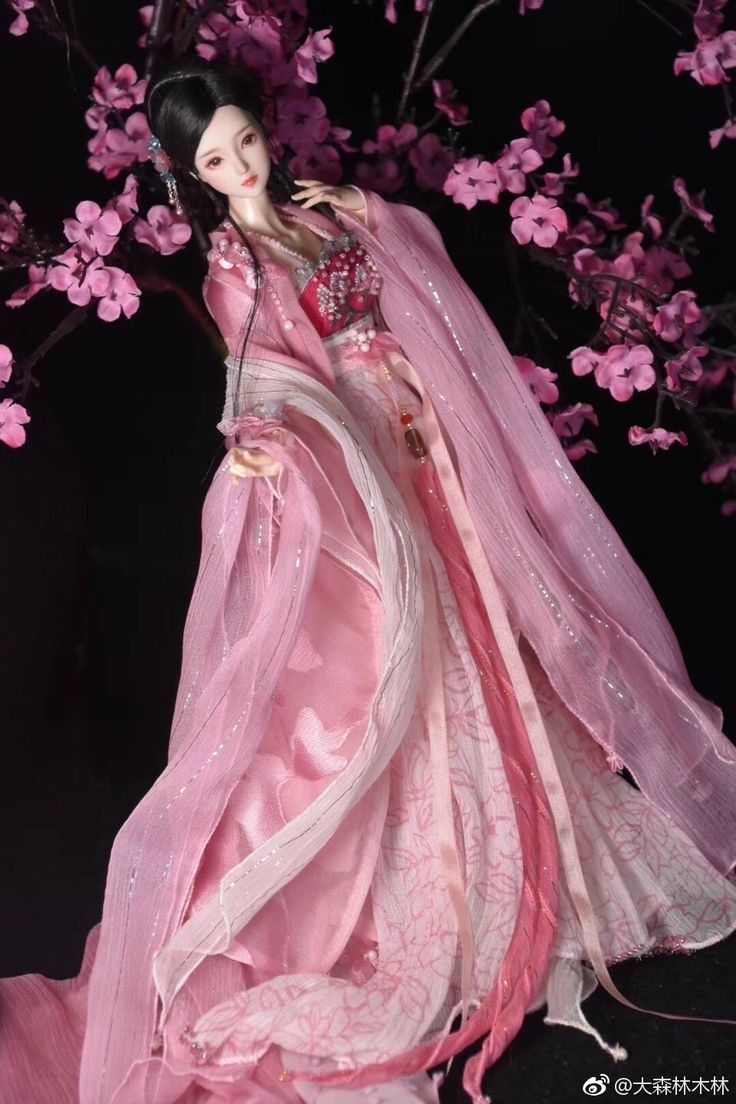 Autumn Elegance of Ancient Hanfu Costumes for Girls:Embracing the Traditional Beauty