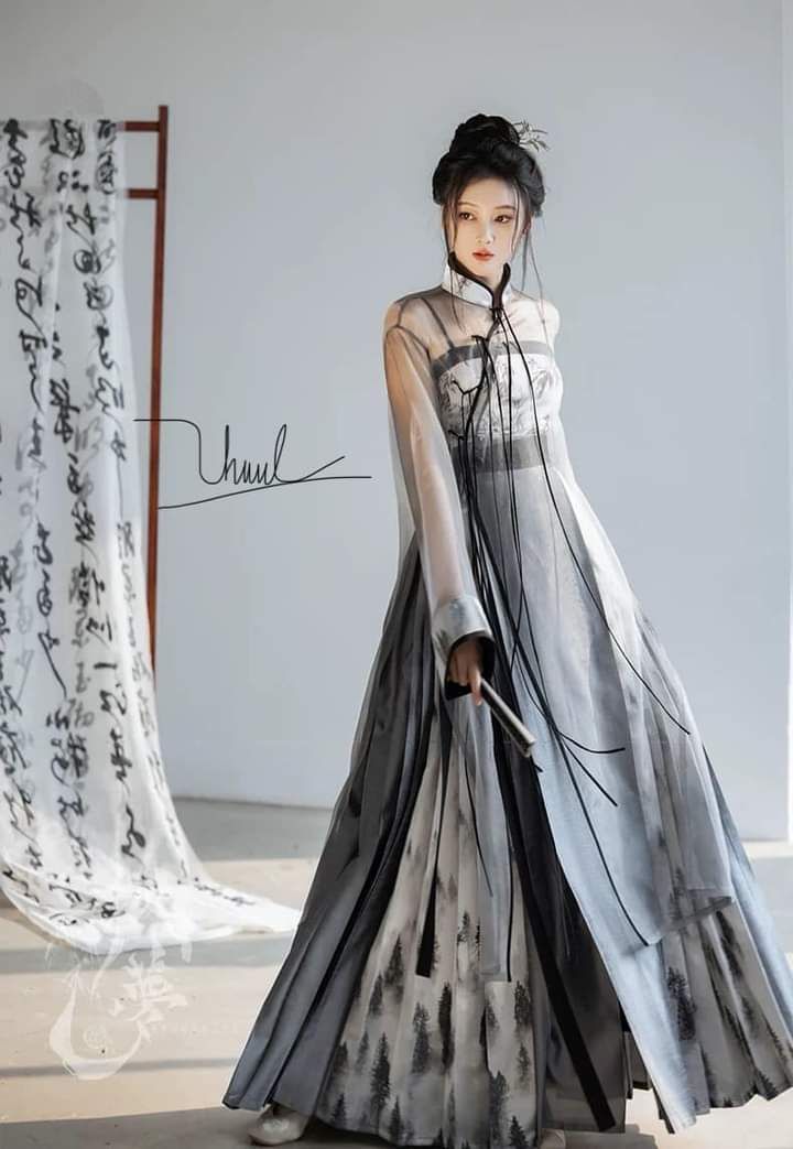 Mini-Sized Short-Length Cheongsam:A Fashion Statement of Embracing Diversity Mini-Sized Short-Length Cheongsam:A Fashion Statement of Embracing Diversity