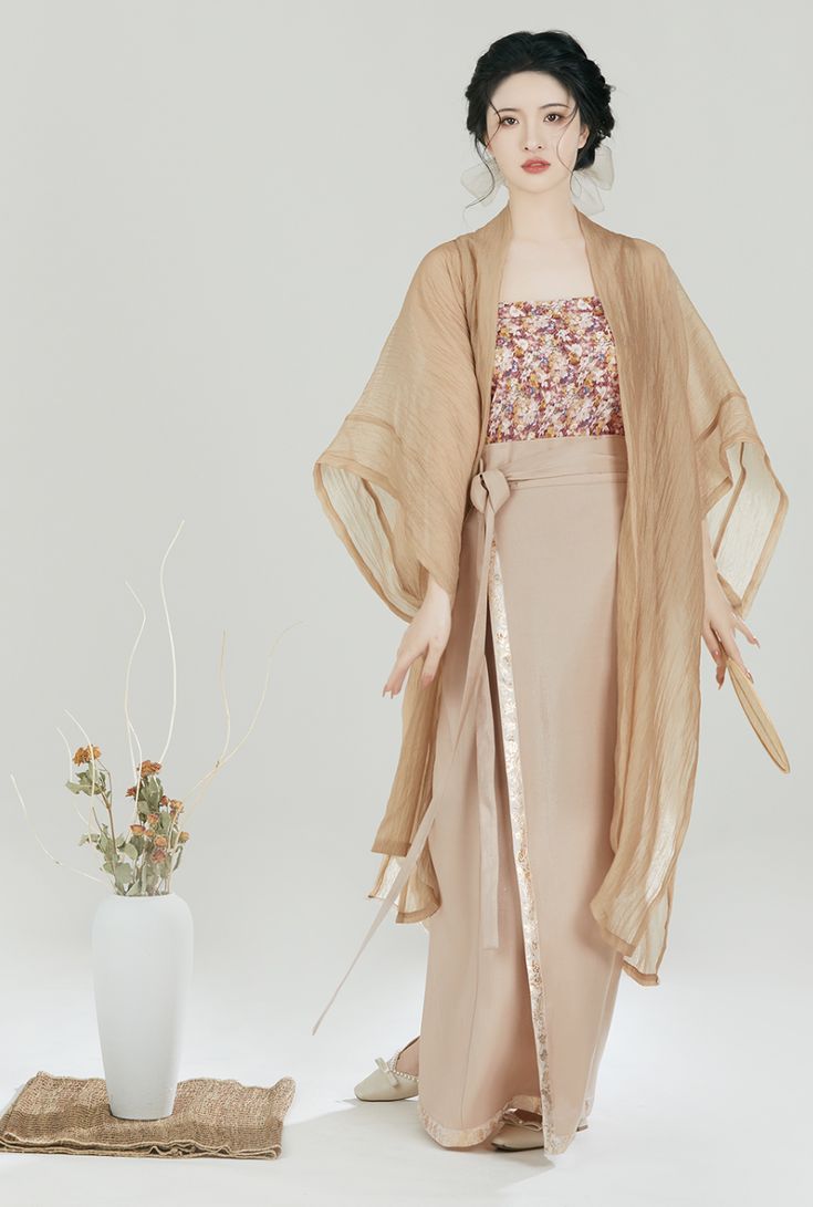 Summer Cheongsam:Embracing the Chinese Heritage in Fashion Summer Cheongsam:Embracing the Chinese Heritage in Fashion