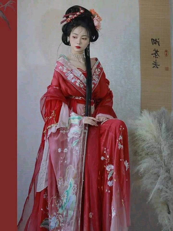Butterflies Embrace the Past in a Bloom-to-Fade Remembrance of Hanfu Butterflies Embrace the Past in a Bloom-to-Fade Remembrance of Hanfu