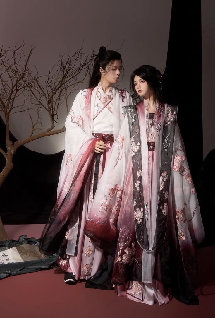 The Deep-rooted Charm of Hanfu Traditional Clothing:A Journey into the World of Hanfu Deep-clothes The Deep-rooted Charm of Hanfu Traditional Clothing:A Journey into the World of Hanfu Deep-clothes